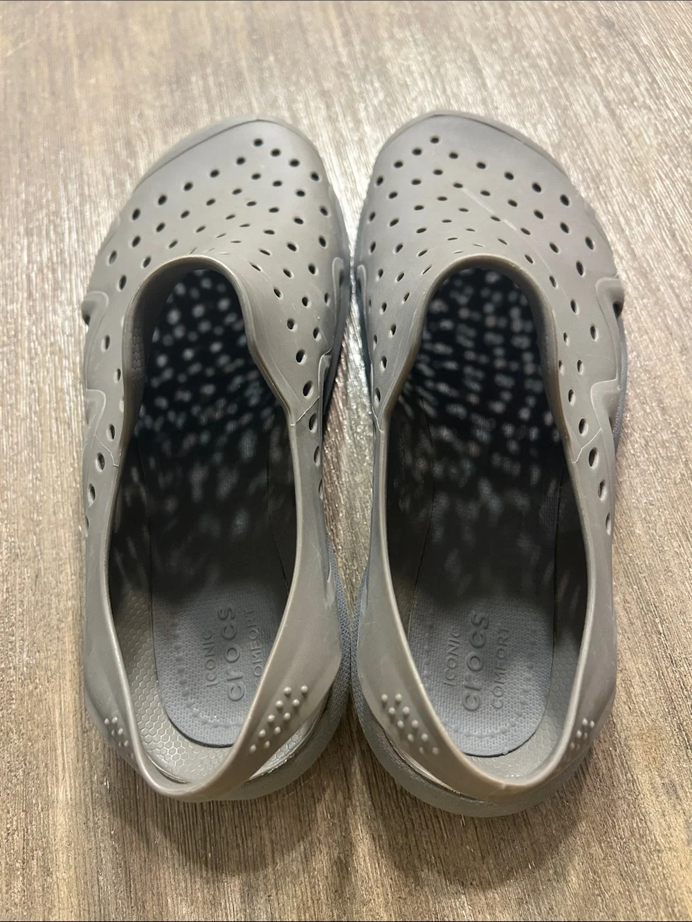 Crocs Swift water Wave Round Toe Sandals Grey for Man, Size 7.